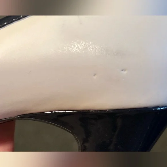 Two-Tone Navy Blue and Cream Heels - Picture 5 of 6